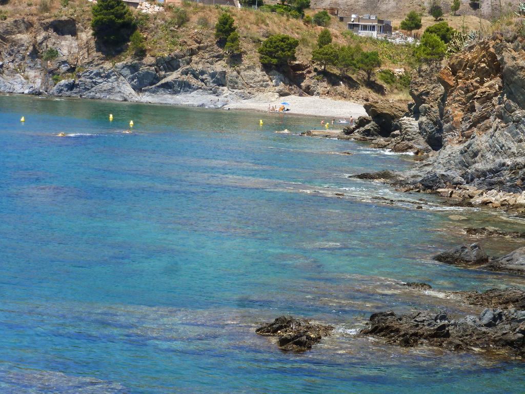 Apartment Rovellada Platja Colera Quarto foto